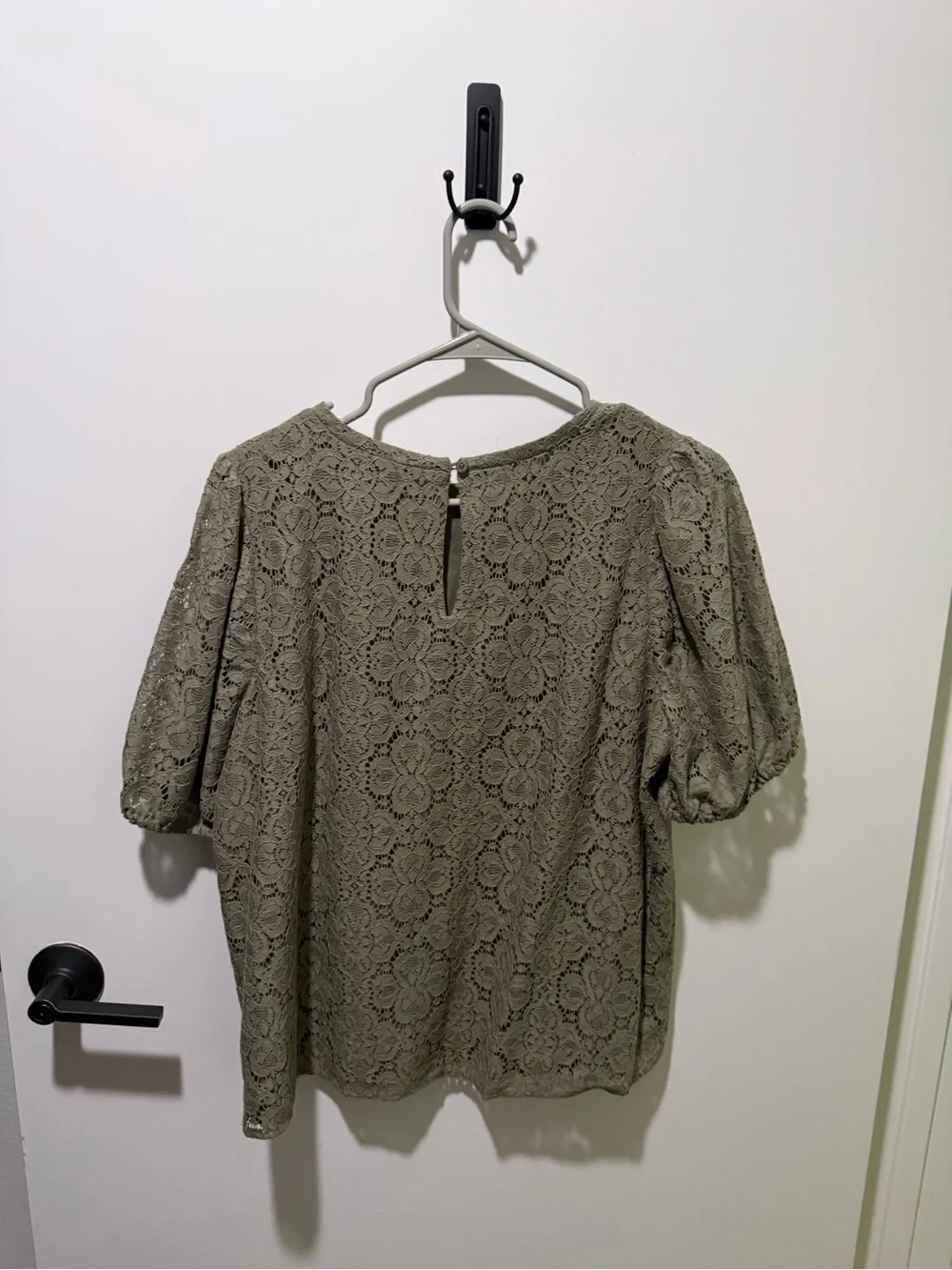 Loft Women’s Olive Lace Puff-Sleeve Top